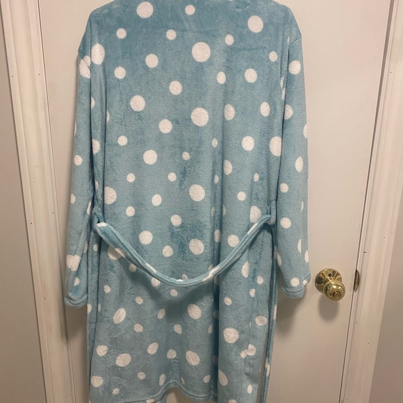 Assorted robes - Picture 2 of 11